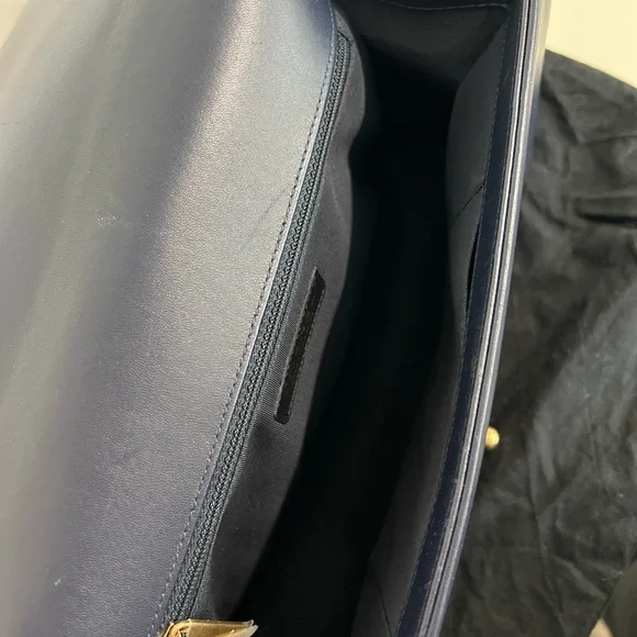 CHANEL Le Boy Medium - Picture 7 of 12